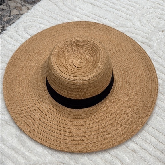 Accessories - Elegant Tan Wide-Brim Hat